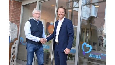 Interims-Geschäftsführer Bernhard Pammer (li) übergibt die Geschäftsleitung an Armin Petermann. (Foto: ab)