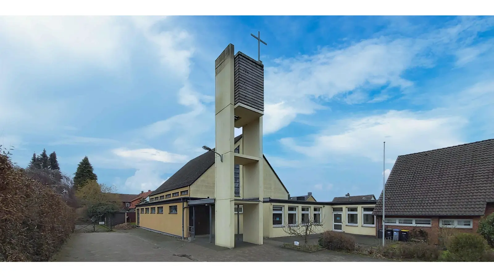 Seit 50 Jahren Mittelpunkt der Katholiken in Rodenberg: Die Kirche Mariä Himmelfahrt. (Foto: gk)