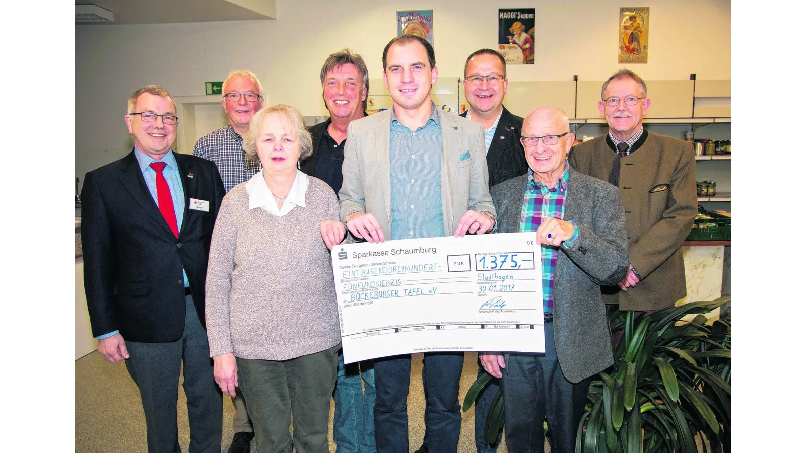 Mit Matjes im Bauch für die Tafel spenden (Foto: red)