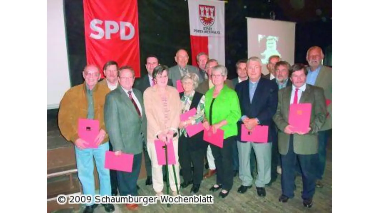Hubertus Heil ehrt treue Mitglieder (Foto: red)