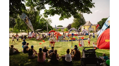 Informationen und viel Spaß warten auf die Besucher des DLRG- und Nivea-Strandfestes im Kurpark.  (Foto: Marie-Christin Pratsch)