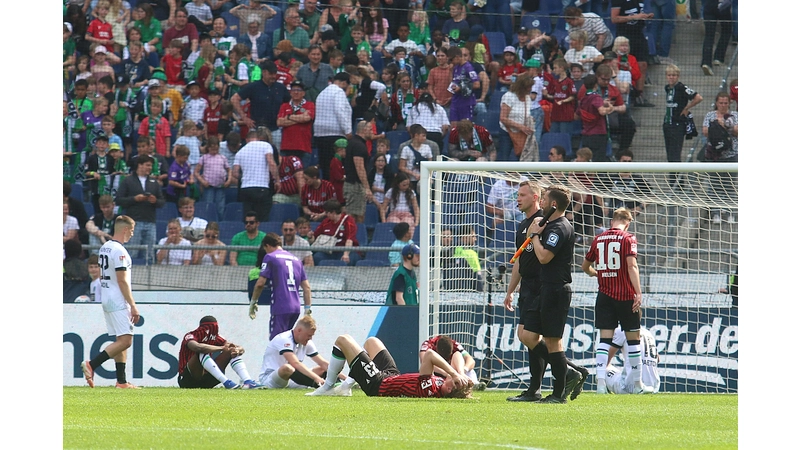 96 patzt im Saisonfinale zu oft und verpasst so den Aufstieg, so überwiegt zunächst die Enttäuschung (Foto von Partie gegen Münster).  (Foto: bb)