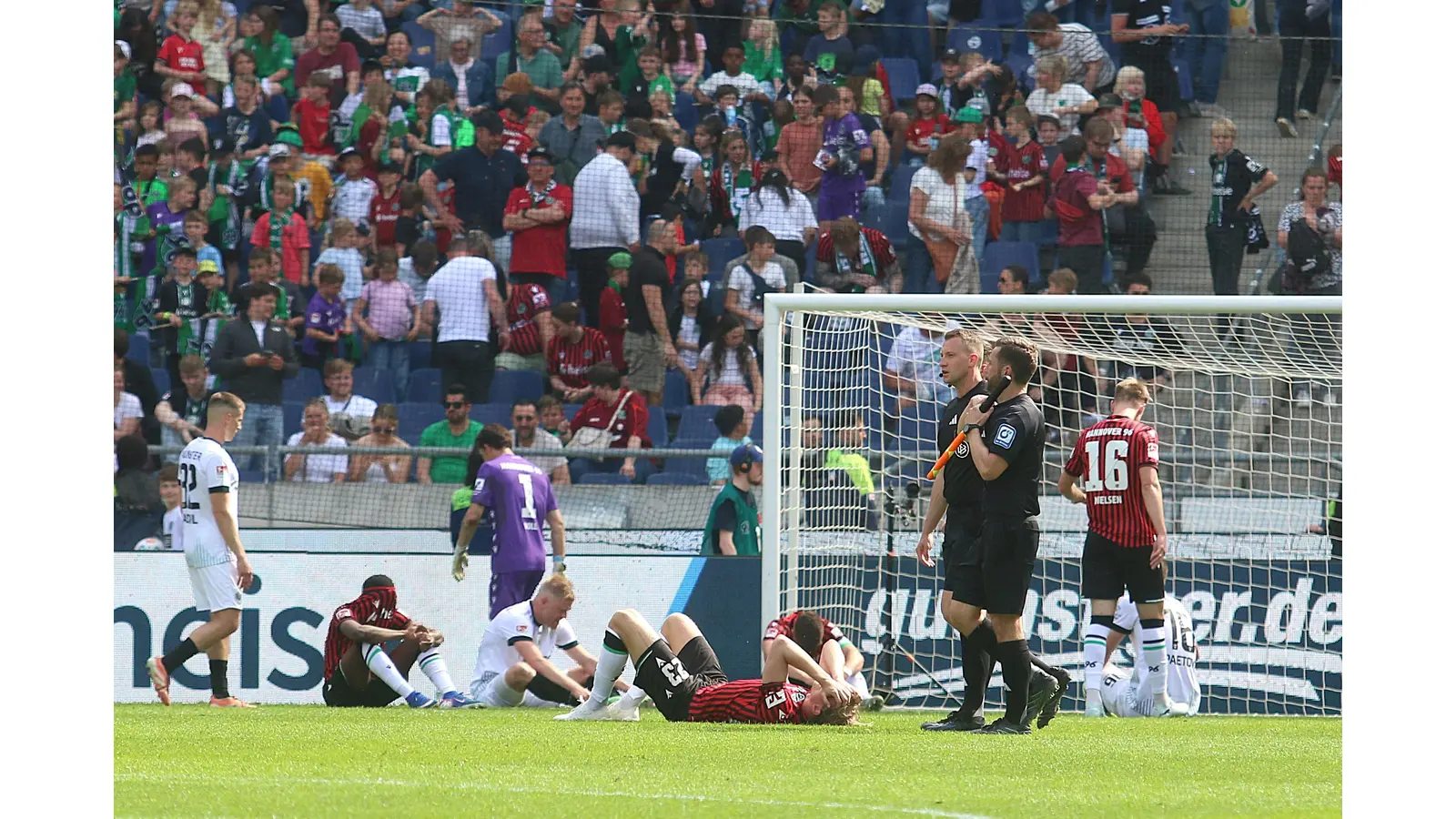96 patzt im Saisonfinale zu oft und verpasst so den Aufstieg, so überwiegt zunächst die Enttäuschung (Foto von Partie gegen Münster).  (Foto: bb)