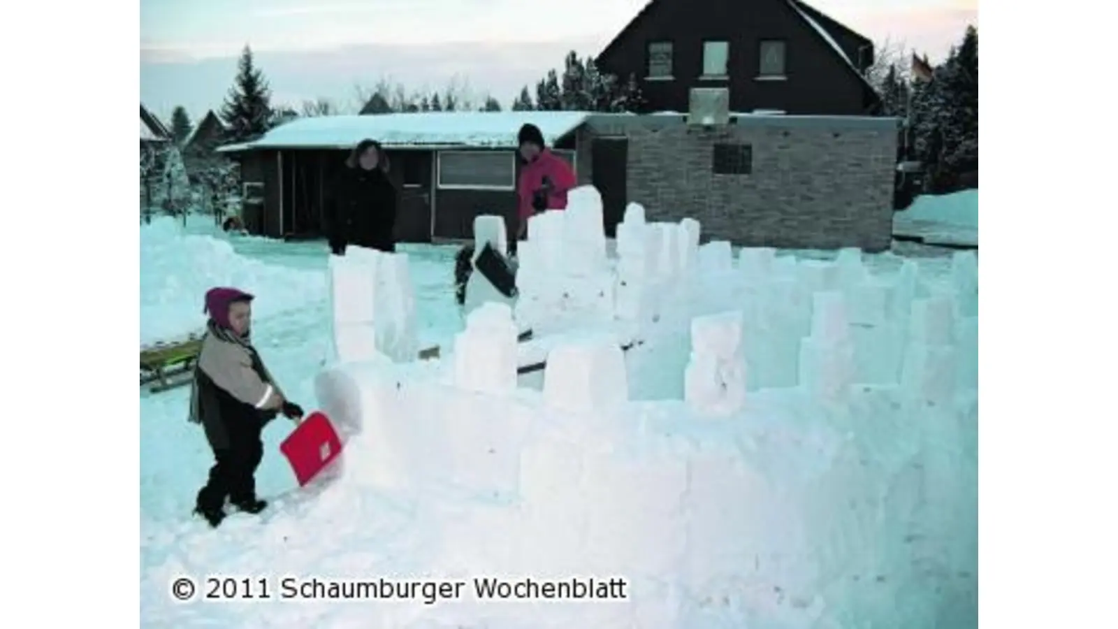 Schneekönig Leon lebt in seiner eisigkalten Burg (Foto: wa)