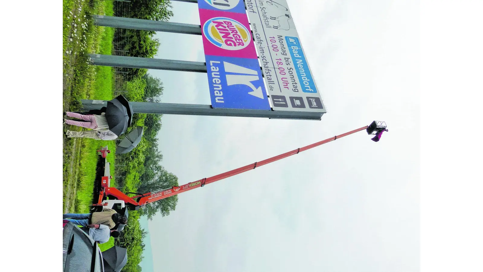 Ein riesiger Bildschirm steht bald an der Autobahn (Foto: al)