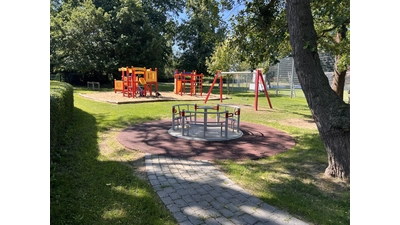 Der inklusive Spielplatz ist am Sportgelände des TuS Lüdersfeld ist nun eröffnet.  (Foto: privat)