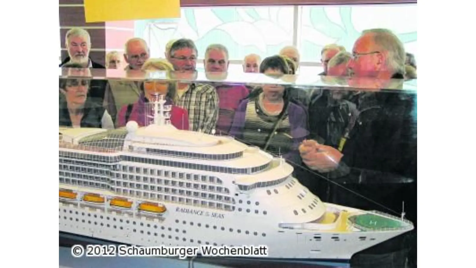 Ein Kreuzfahrtschiff tief im Binnenland besichtigt (Foto: red)