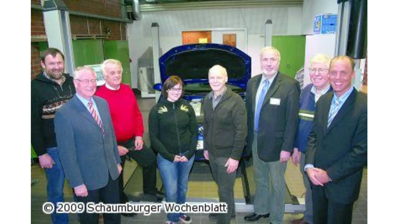 Auf Anja sind alle stolz wie Bolle Anja Holzbrecher siegt bei Bundeswettbewerb für angehende Kfz-Mechatronikerinnen in Lübeck (Foto: ih)