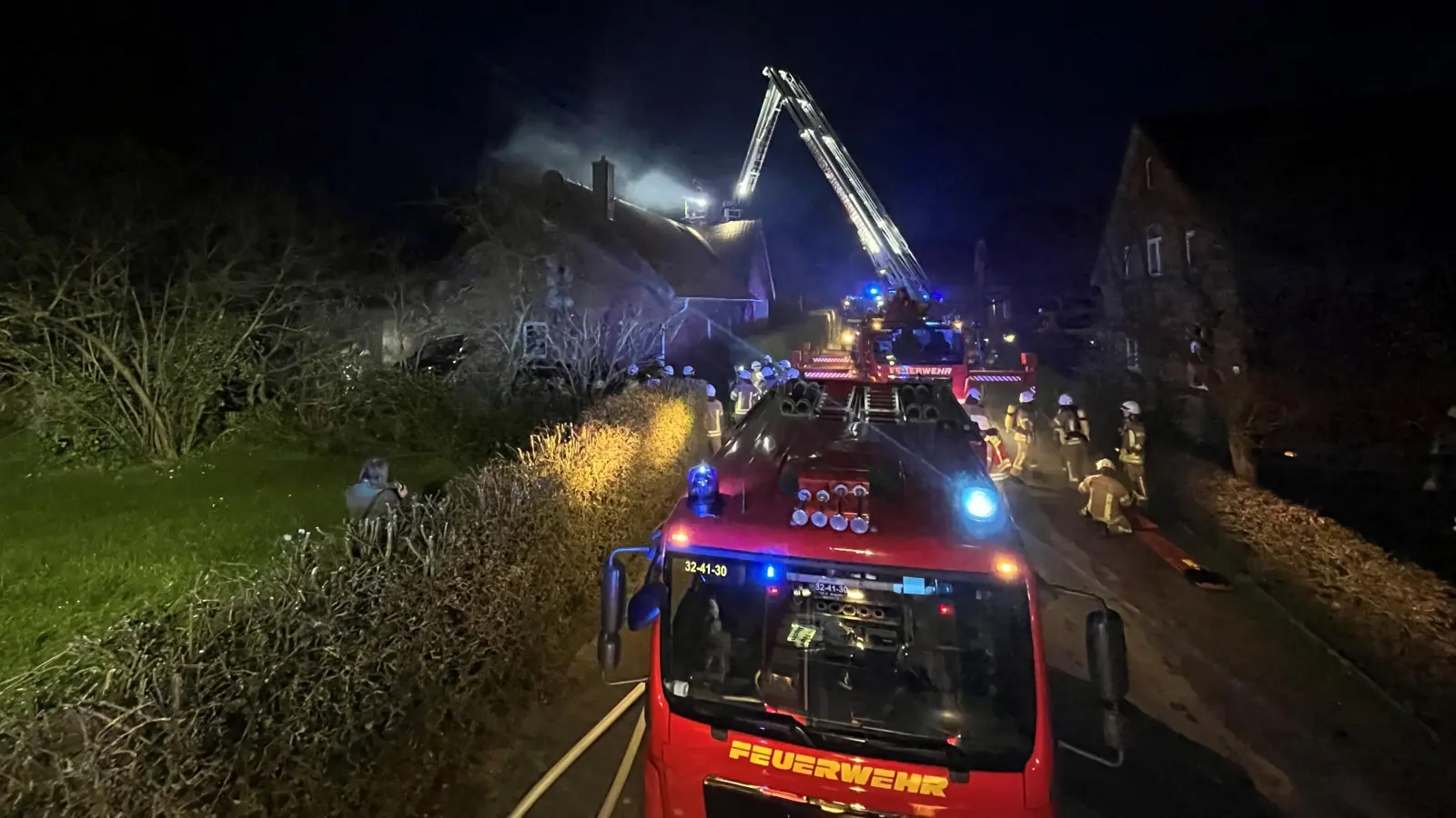 Die Stadthäger Wehren arbeiten ein kniffliges Szenario ab. (Foto: privat)