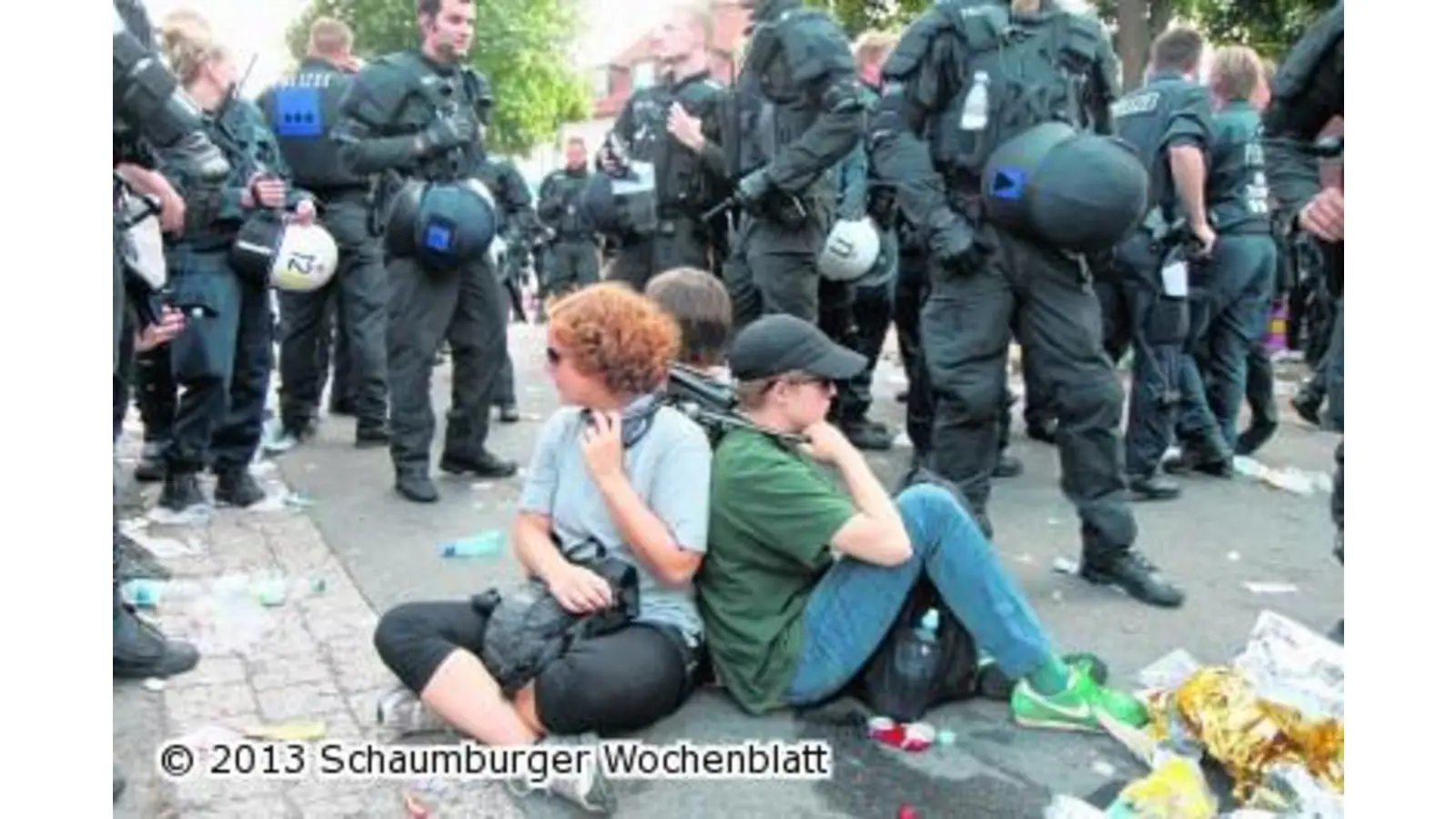 Gegendemonstranten blockieren Wincklerbad (Foto: red)