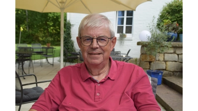 Der Präsident des Golfclub Schaumburg genießt die Terrasse des Clubrestaurants. (Foto: ab)