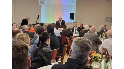 Bürgermeister Ralf Sassmann begrüßte die Gäste am Sonntagvormittag. (Foto: ds)