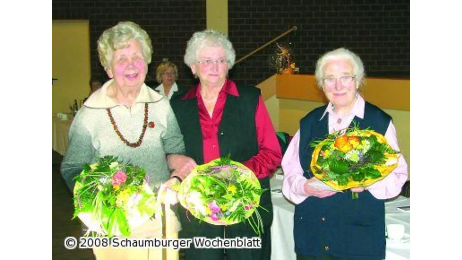 Gleich fünf Landfrauen werden für ihre 60-jährige Vereinszugehörigkeit geehrt (Foto: red)