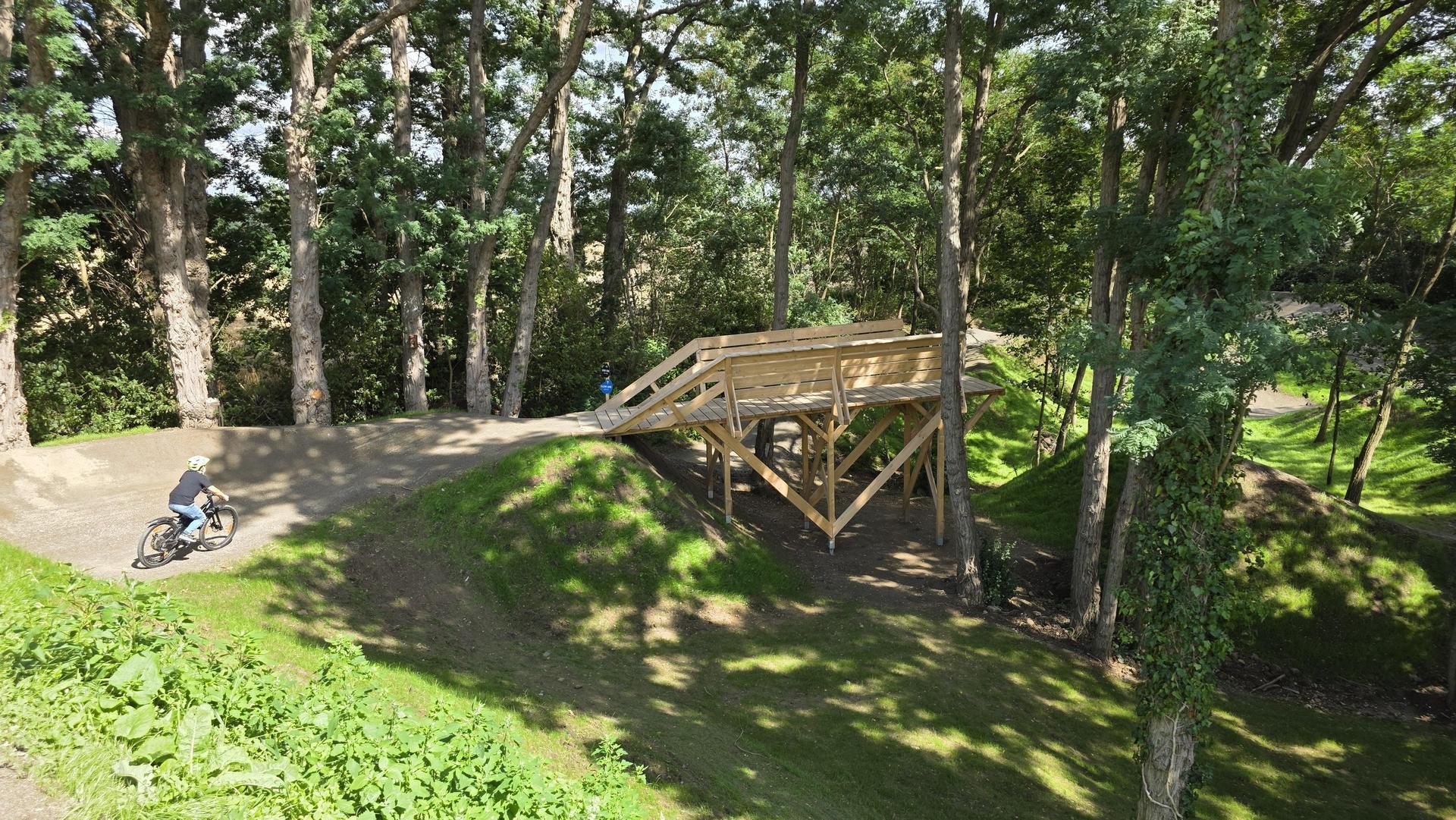 Auf geht&#39;s: Der neue Bikepark wird bereits ausgiebig genutzt. (Foto: tau)