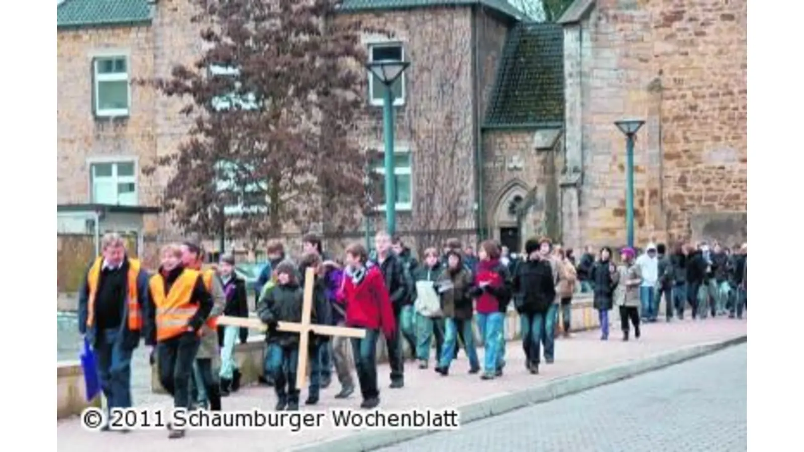Jugend-Kreuzweg mit Bildern von Stefan Weyergraf (Foto: km)