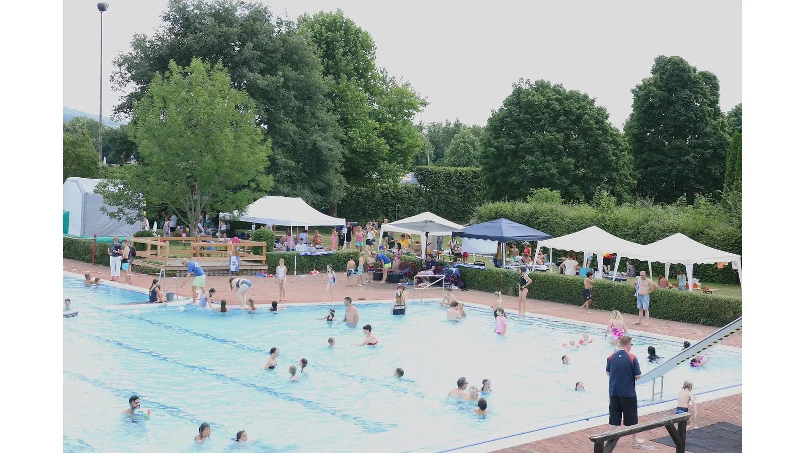 Die Samtgemeinde plant die Sanierung des Freibades, ein neues Gebäude soll entstehen und das Außengelände umgestaltet werden.  (Foto: bb)