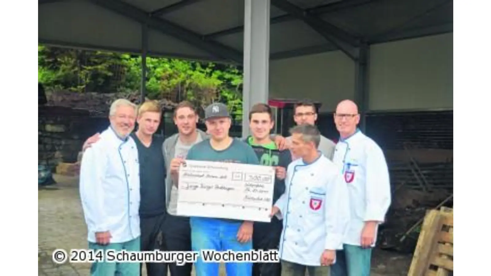 Spargelschälaktion hilft den Jungen Bürgern (Foto: em)