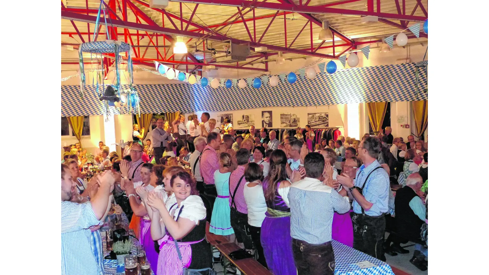 Oktoberfest im Sägewerk (Foto: al)