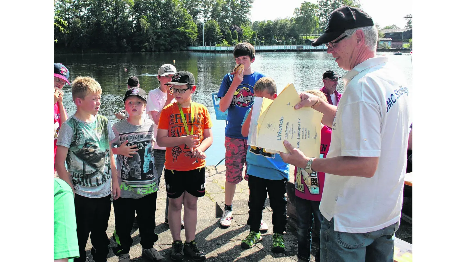 Ferienspaßler zu Gast bei den Modellbauern (Foto: wtz)