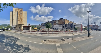 Aus einem Komplex entstehen durch den Abriss des Brückentorsaals zwei solitäre Bauten mit einer verbindenden Plaza in der Mitte. (Foto: ste)