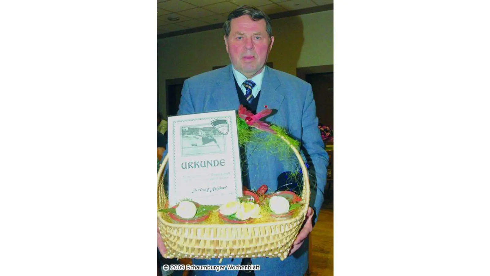 Dietrich Meißner ist seit 60 Jahren Mitglied im TuS Enzen (Foto: wtz)