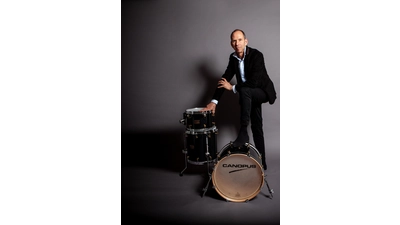 Bandleader Rick Hollander am Schlagzeug. (Foto:  Bombart)