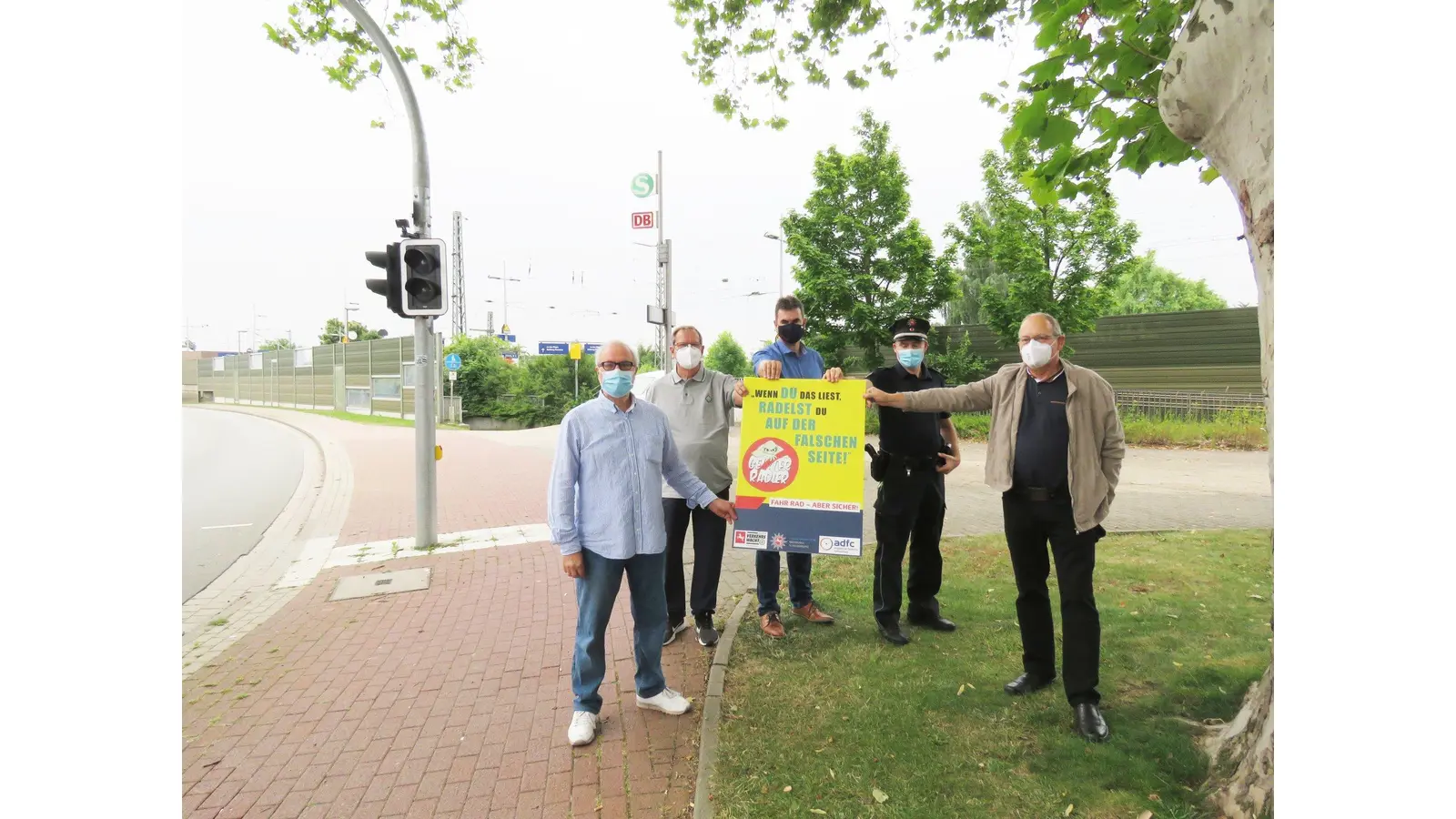 Schilder warnen vor Fehlverhalten (Foto: mk)