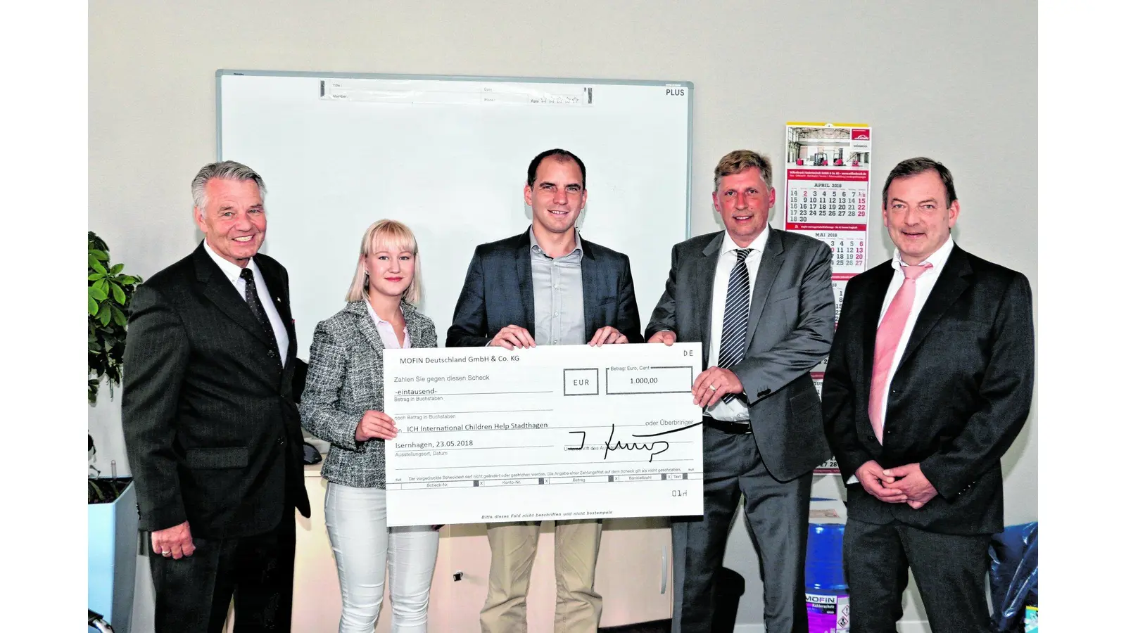 Spende für Winterkleidung (Foto: mk)