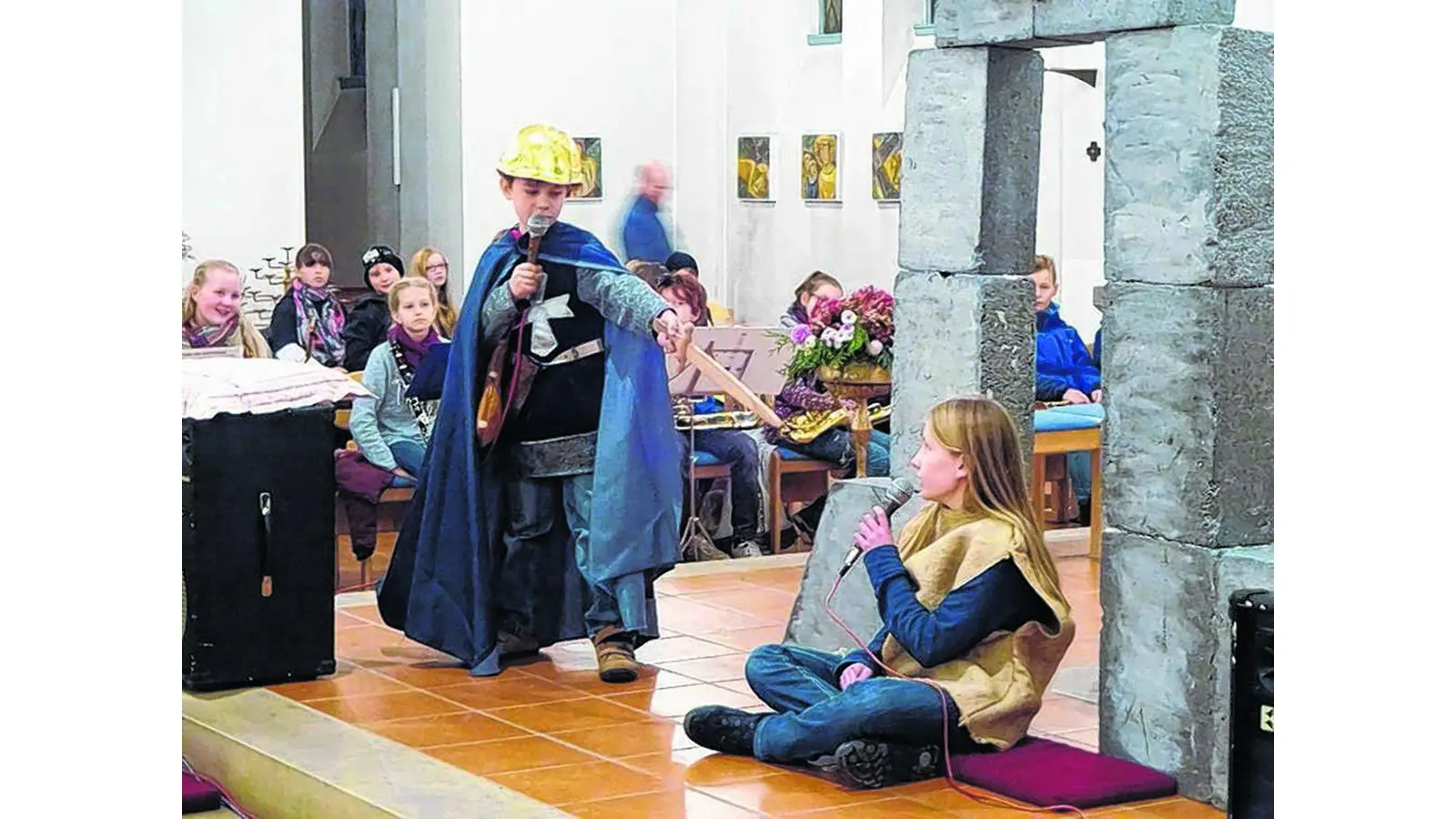 Laternenumzug mit dem passenden Szenenspiel (Foto: jl)