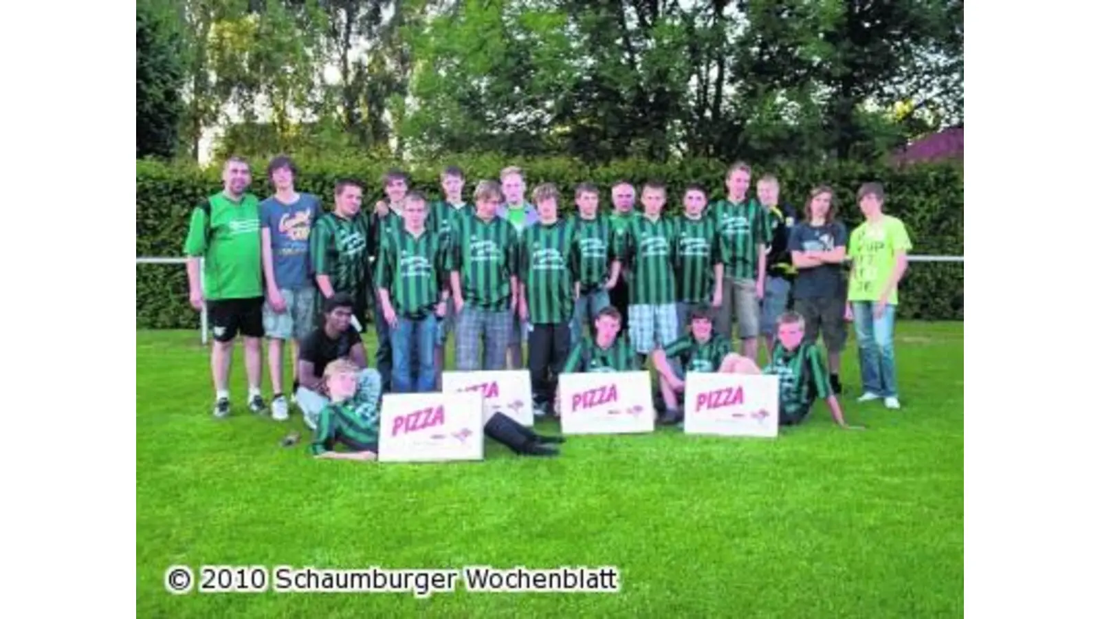 A-Jugend in neuen Trikots (Foto: bb)