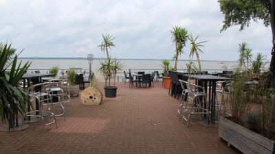 Blick aufs Meer. Terrasse vor EXPO-Pavillon. (Foto: wb)