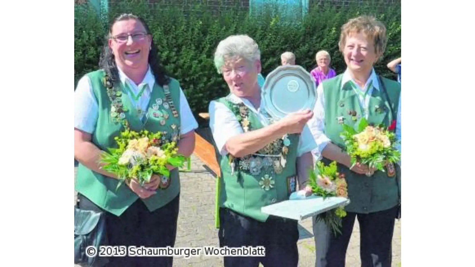 Angemessenen Schrittes nimmt König Karl-Heinz die Parade ab (Foto: bt)