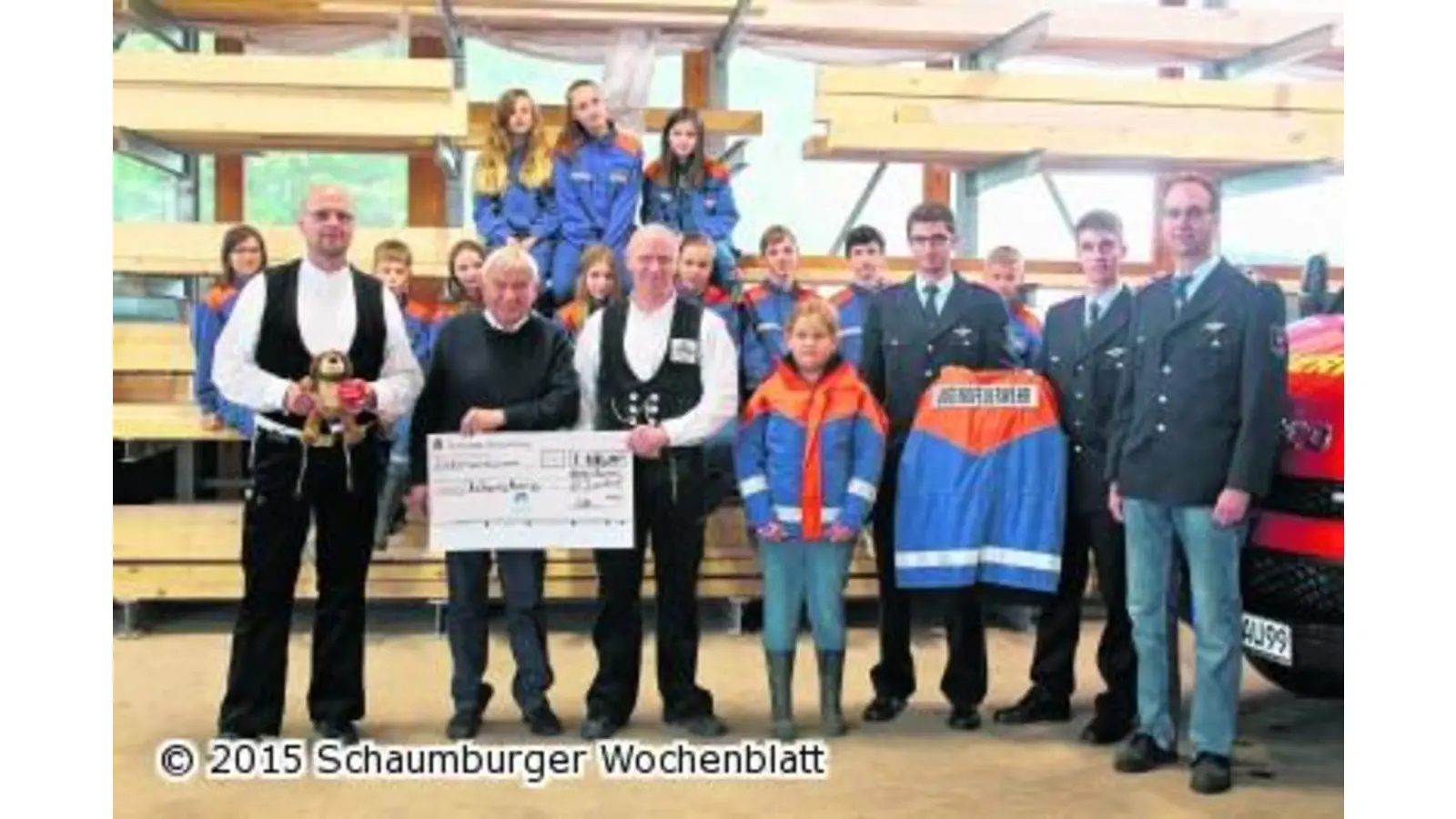 Zimmerei Kluge spendet 2100 Euro vom Firmenjubiläum (Foto: us)
