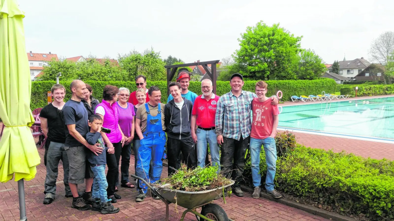 Frühjahrsputz im Freibad Rodenberg (Foto: jb)