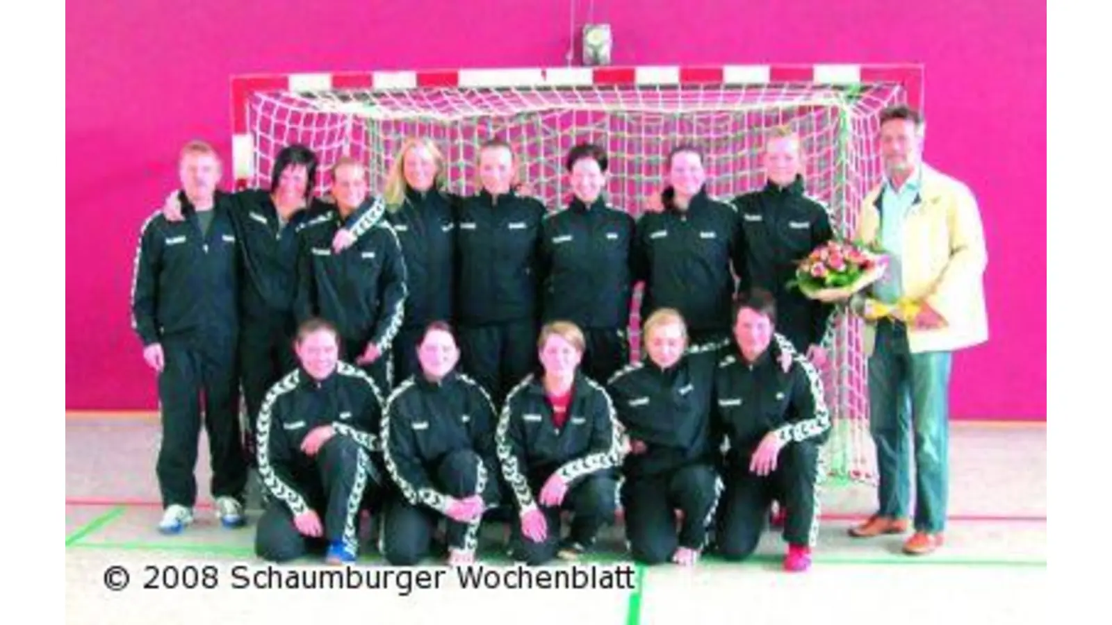 Damen-Team spielt in neuem Dress (Foto: ro)