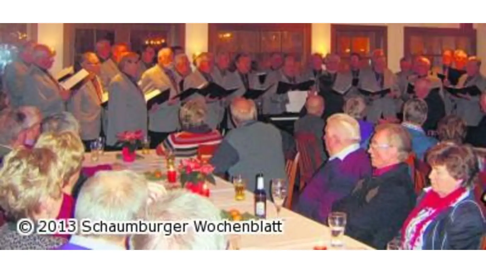 Mitglieder singen mit Liederkranz (Foto: wtz)
