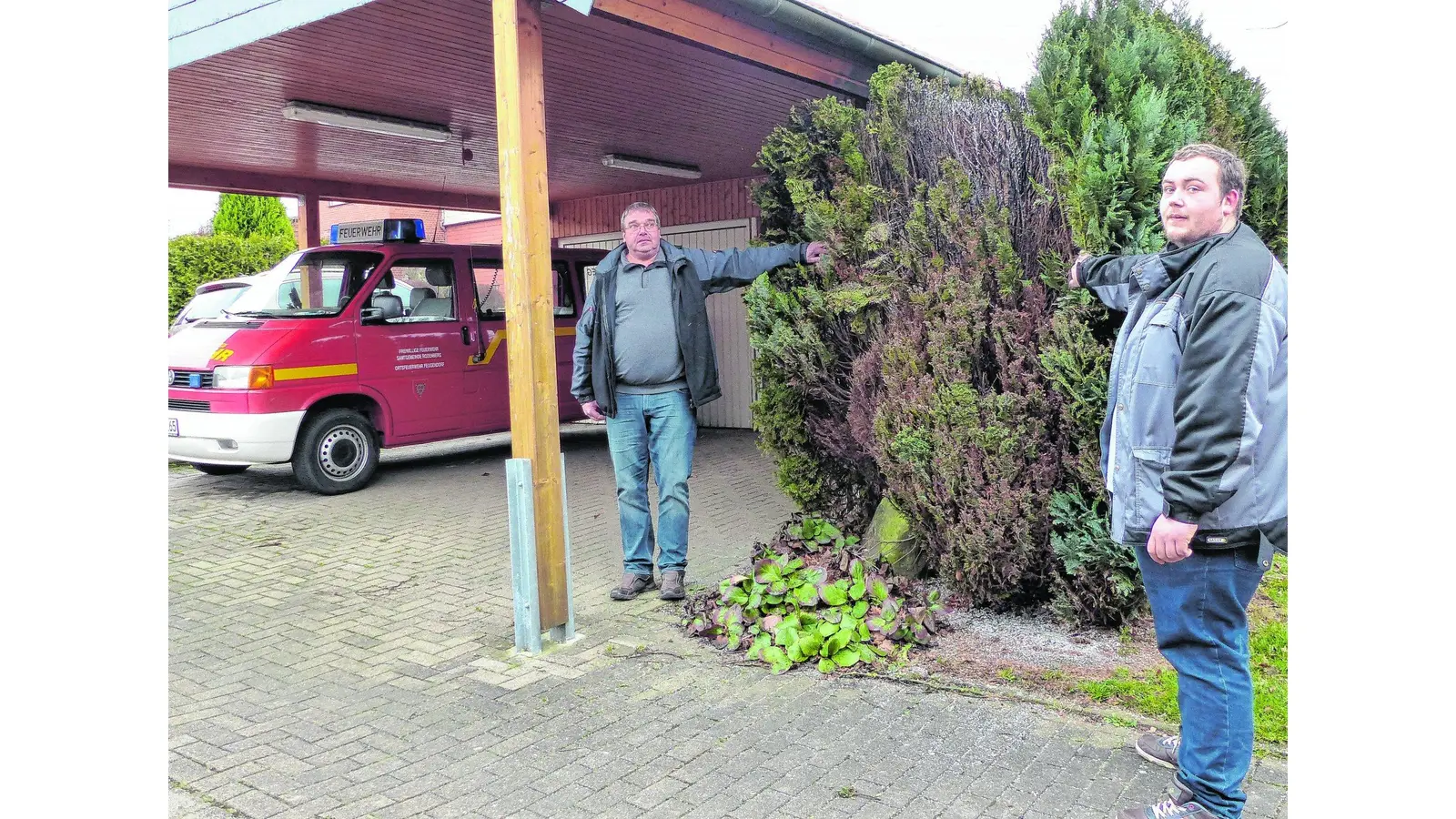 Unbekannte zündeln an einem Carport (Foto: al)