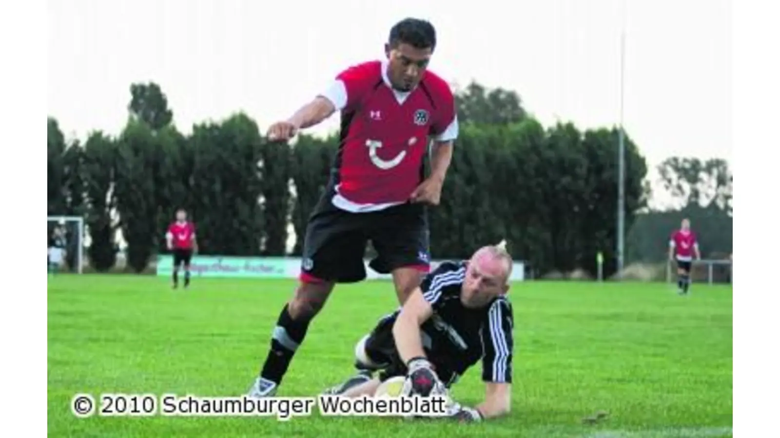 Große Namen auf Fußballplatz in Riehe (Foto: bb)
