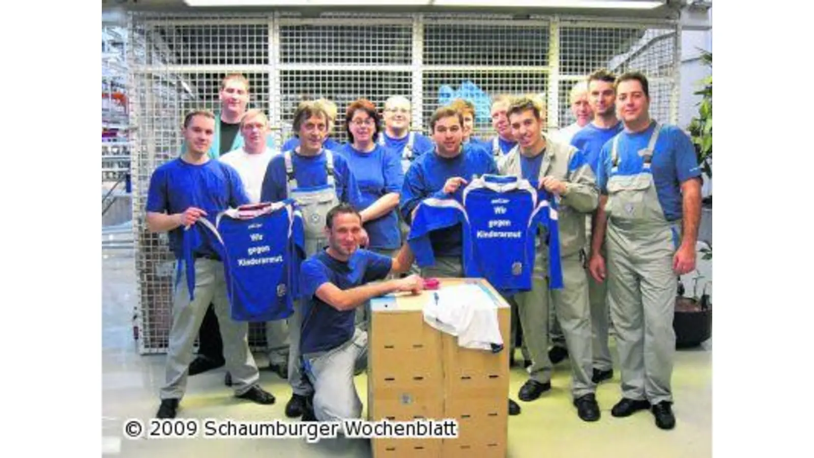 VW-Montagewerker spenden Trikots (Foto: red)