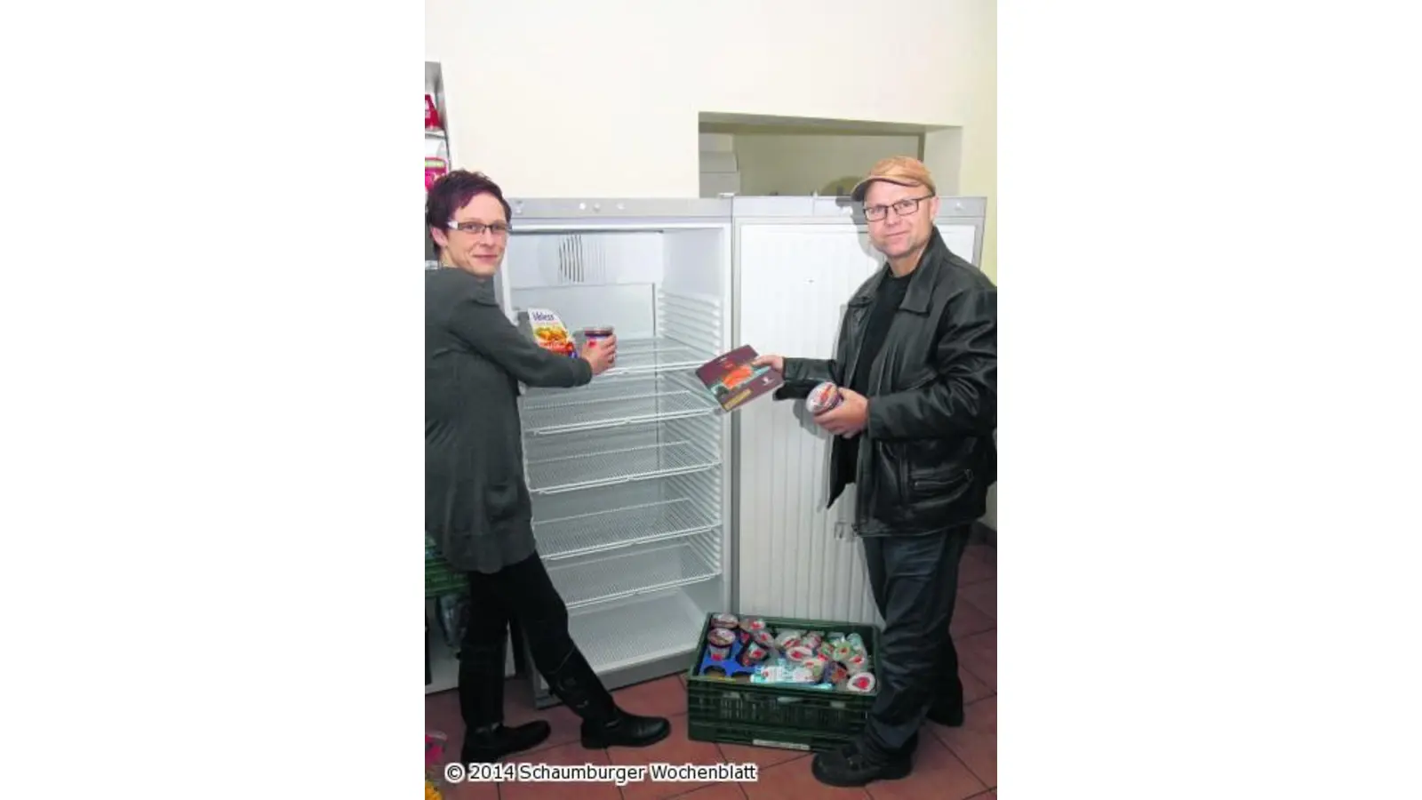 Kühlschrank für die Tafel übergeben (Foto: bb)