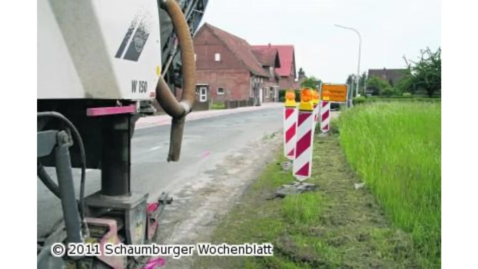 Eine Straßenfräse rückt überraschend an (Foto: gi)