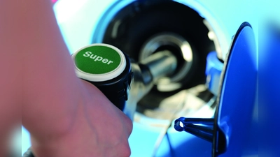 Nicht immer super: Benzin kann im Dieselfahrzeug erhebliche Schäden anrichten. (Foto: Bernd Schray/pixabay.com/mid/ak-o)