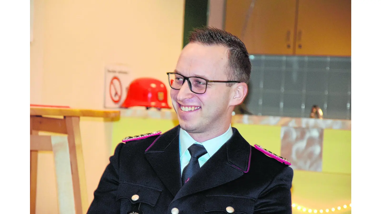 Keine Zwei-Klassen-Gesellschaft bei den Feuerwehrhelmen (Foto: ste)