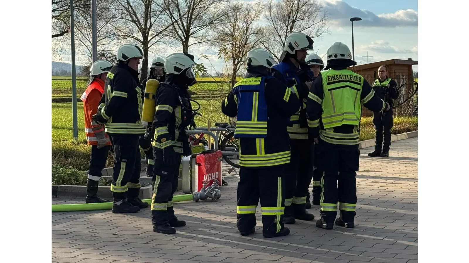 Zahlreiche Feuerwehrleute waren an der KiTa im Einsatz. (Foto: privat)