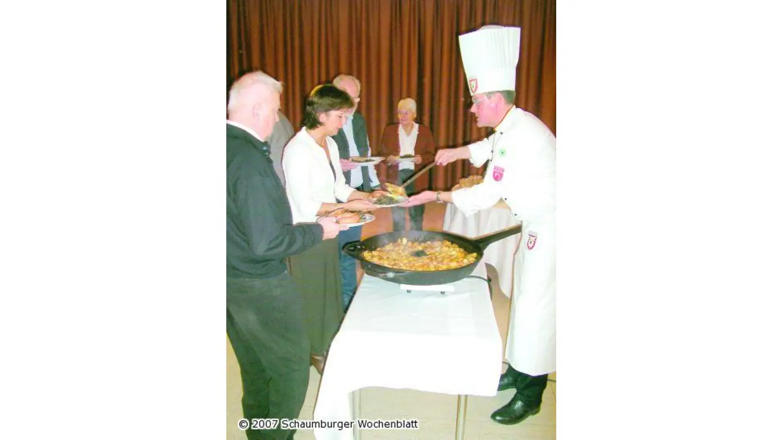Spaß und guten Appetit am Grünkohl-Tisch (Foto: red)