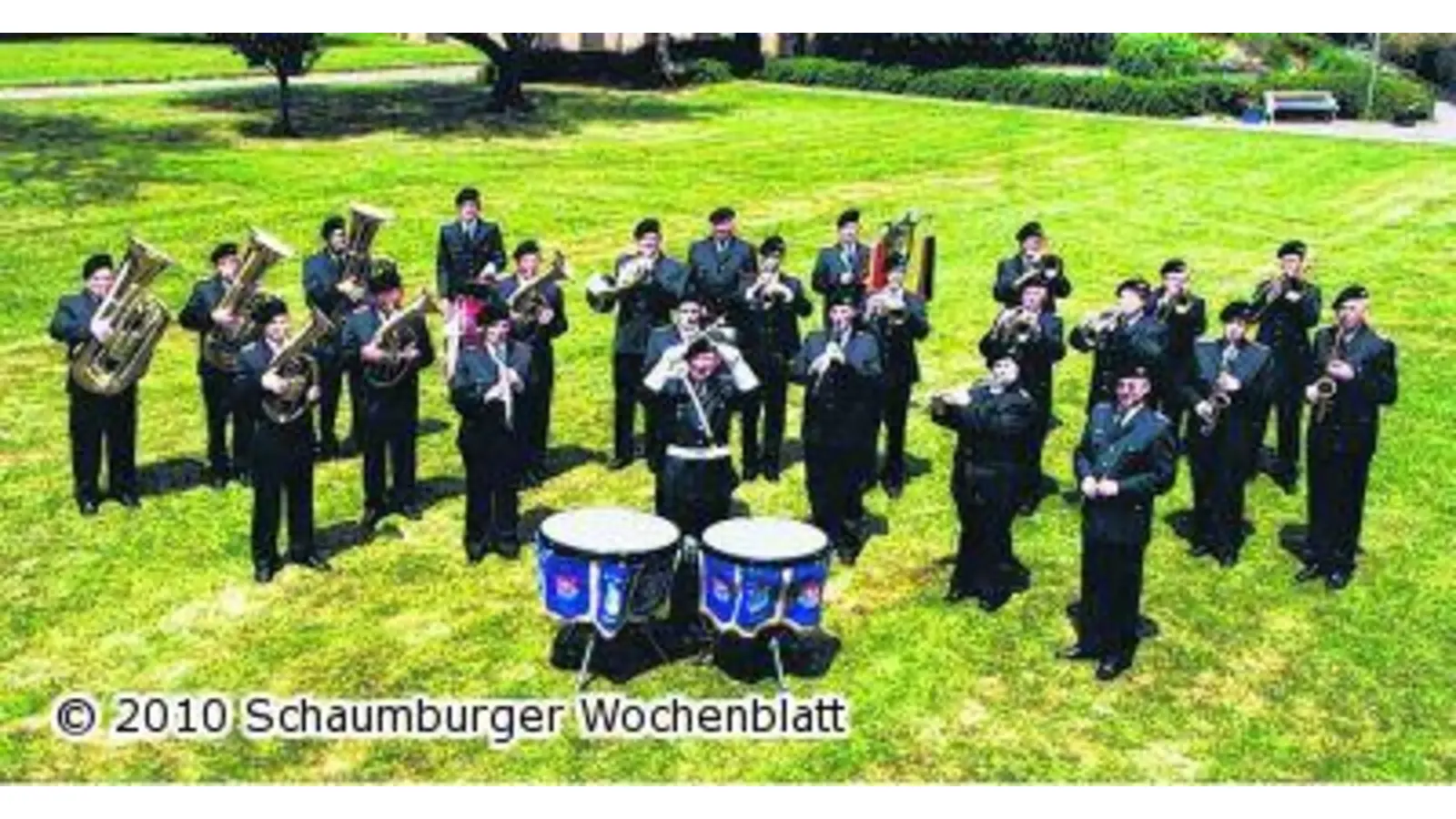 Das Konzert der Feuerwehr mit Blasorchester begeistert im Park (Foto: red)