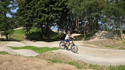Ein Beispiel für Lebensqualität: Der gerade fertig gestellte Bikepark in Wunstorfs Nordstadt. (Foto: tau)