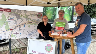 Am Stand der Bürgerinitiative (v.li.): Veronika Weimer, Jörg Nohl und Karsten Grobe. (Foto: privat)