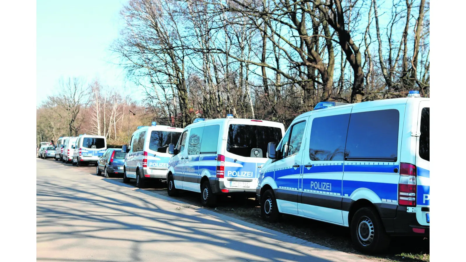 Die Polizei startet große Durchsuchungsaktion (Foto: bb)