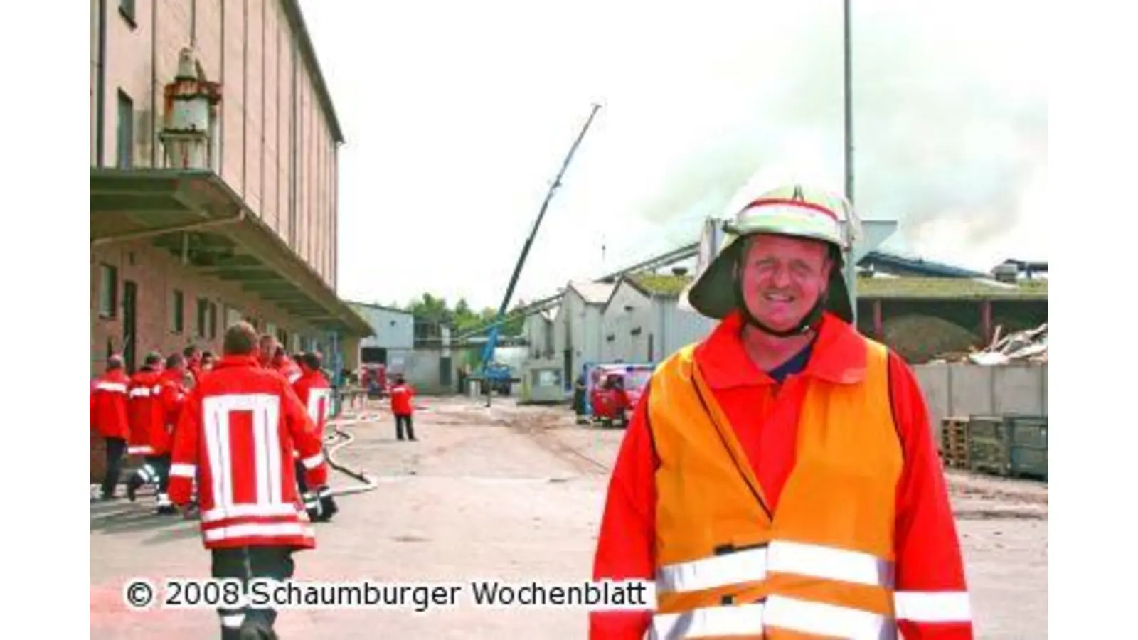 Feuer in Lagerhalle mit 2 000 Kubikmeter Holzschnitzel (Foto: mr)